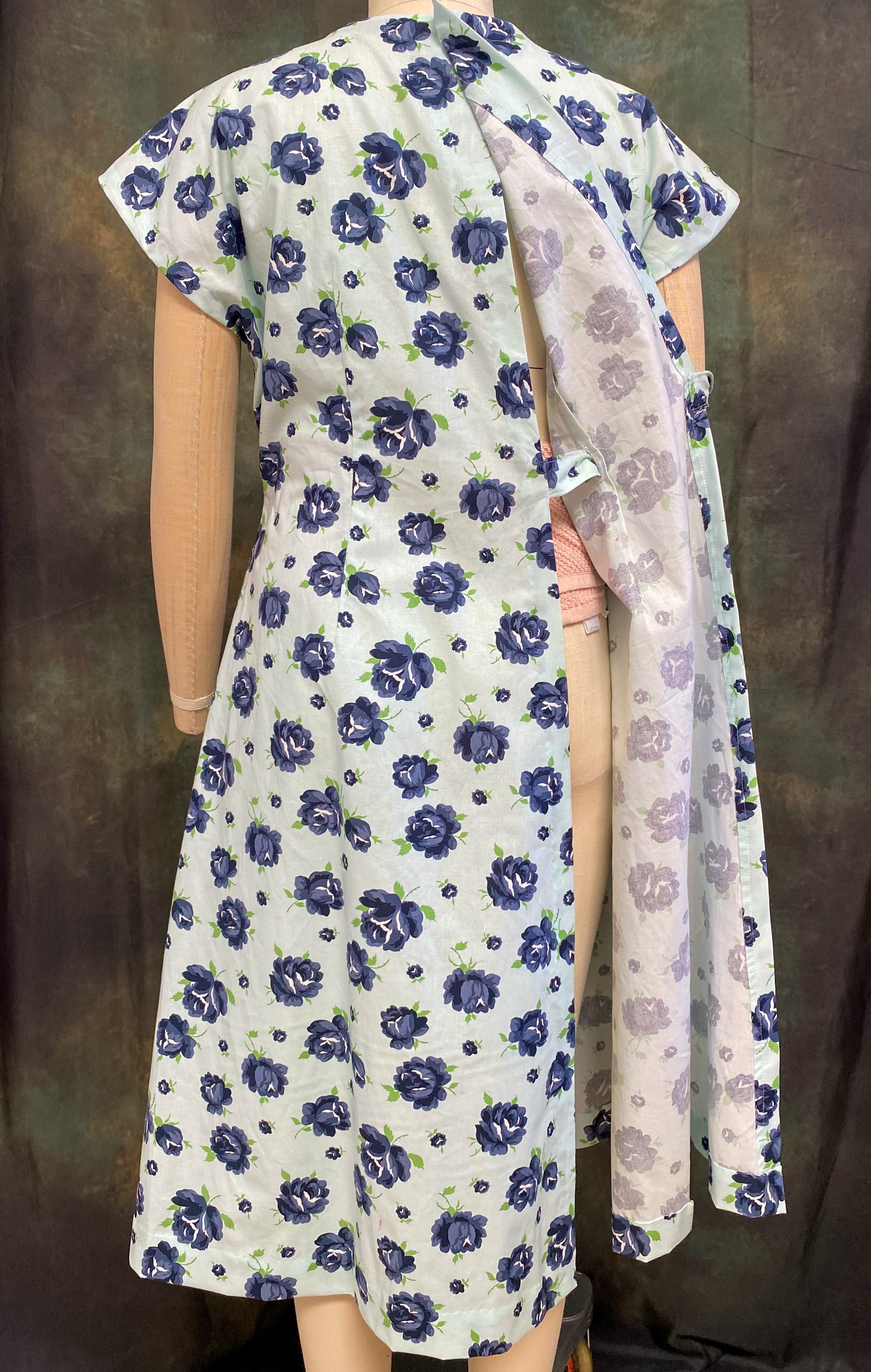 PRINTED PATTERN- Late 1940s Wrap Around House Dress with Pocket- Size 30"-42" Bust