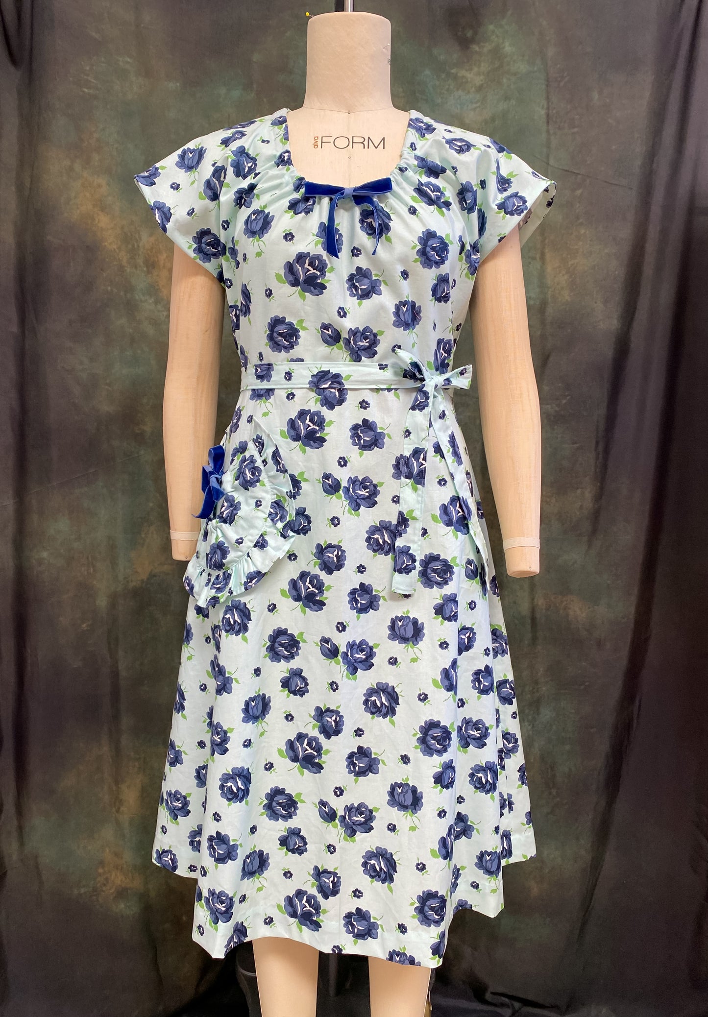 PRINTED PATTERN- Late 1940s Wrap Around House Dress with Pocket- Size 30"-42" Bust