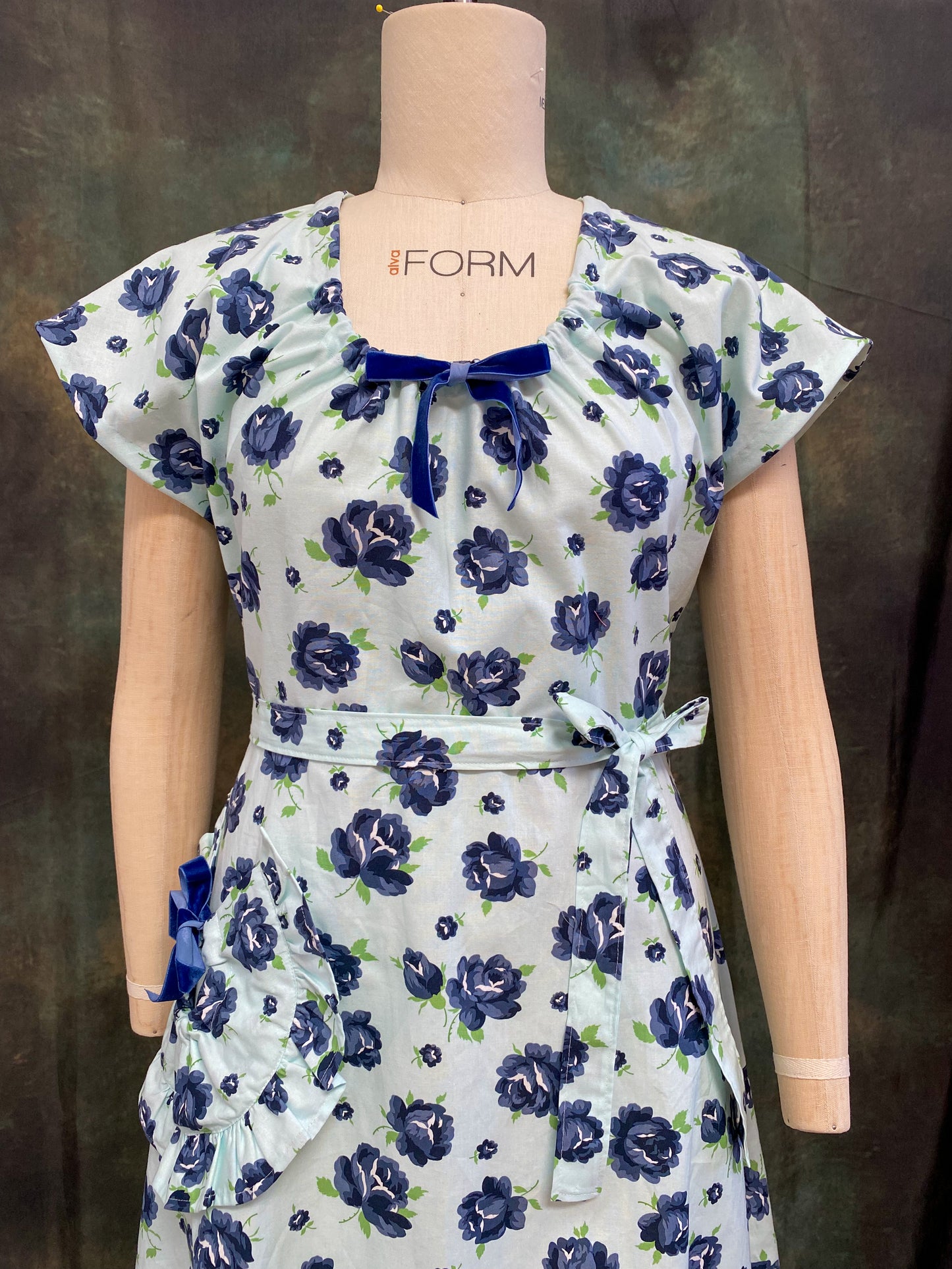 PRINTED PATTERN- Late 1940s Wrap Around House Dress with Pocket- Size 30"-42" Bust
