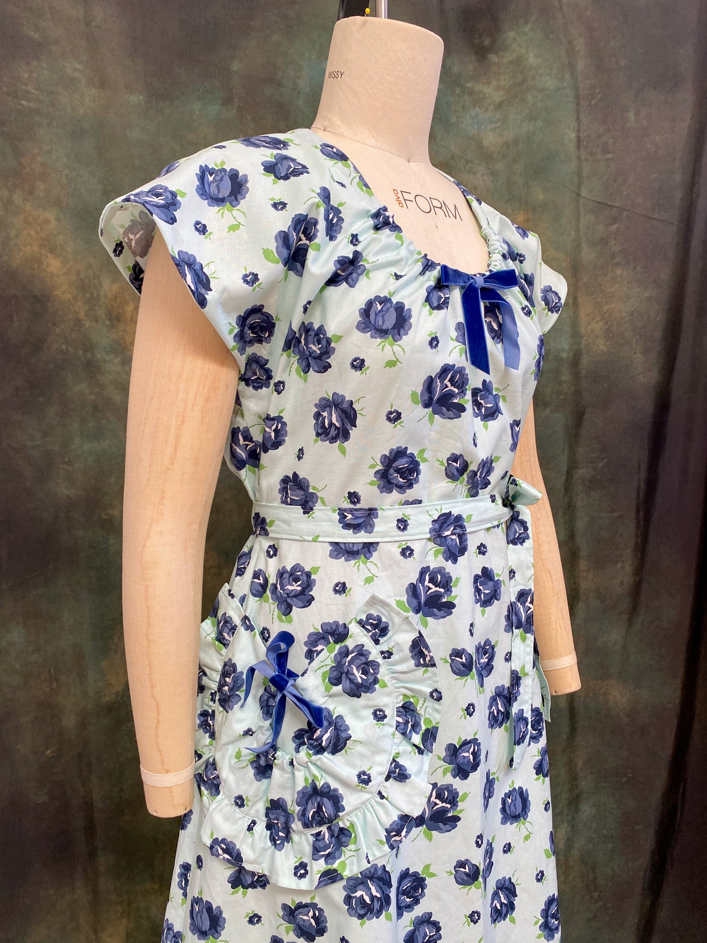 PRINTED PATTERN- Late 1940s Wrap Around House Dress with Pocket- Size 30"-42" Bust
