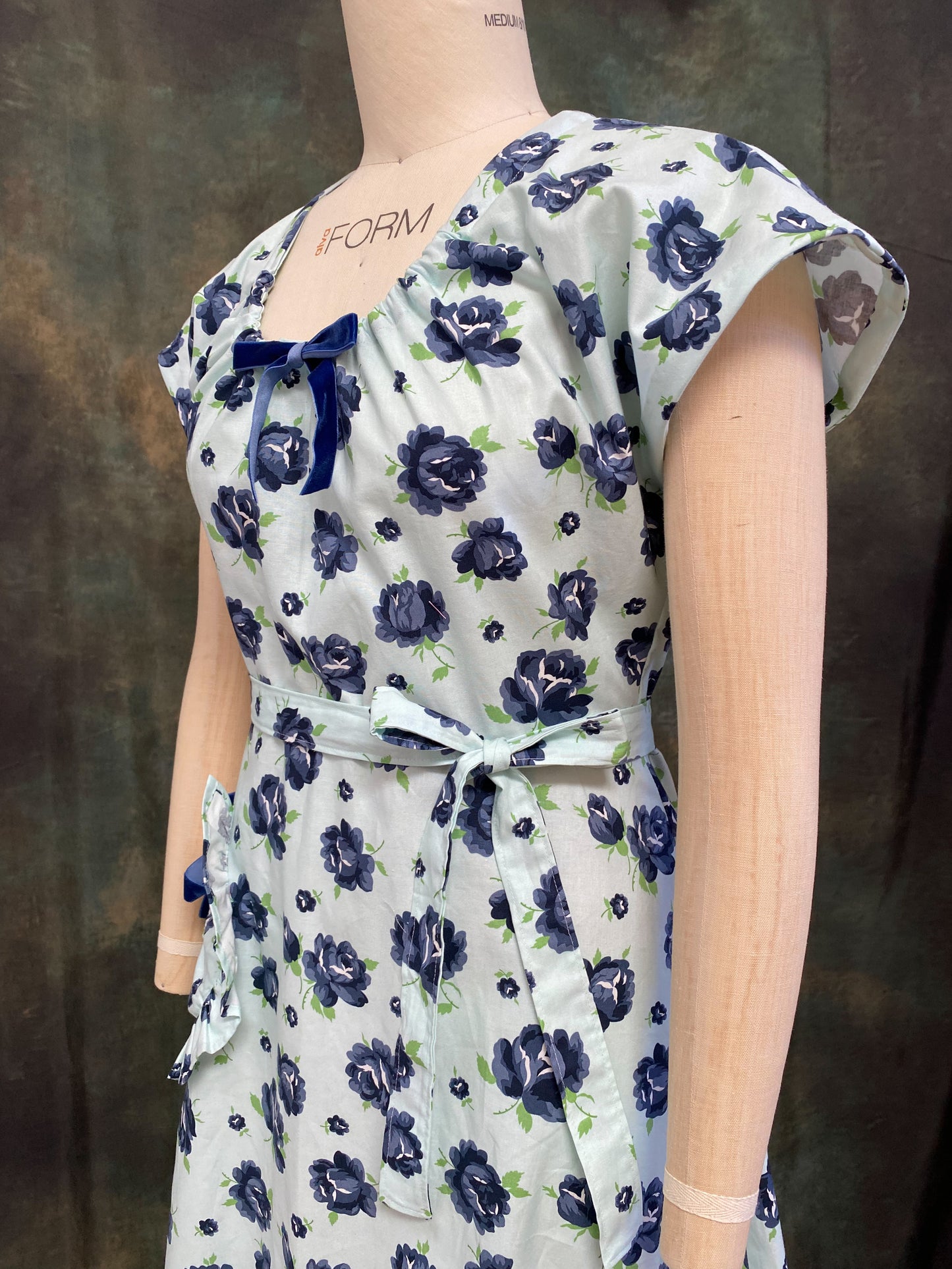 PRINTED PATTERN- Late 1940s Wrap Around House Dress with Pocket- Size 30"-42" Bust