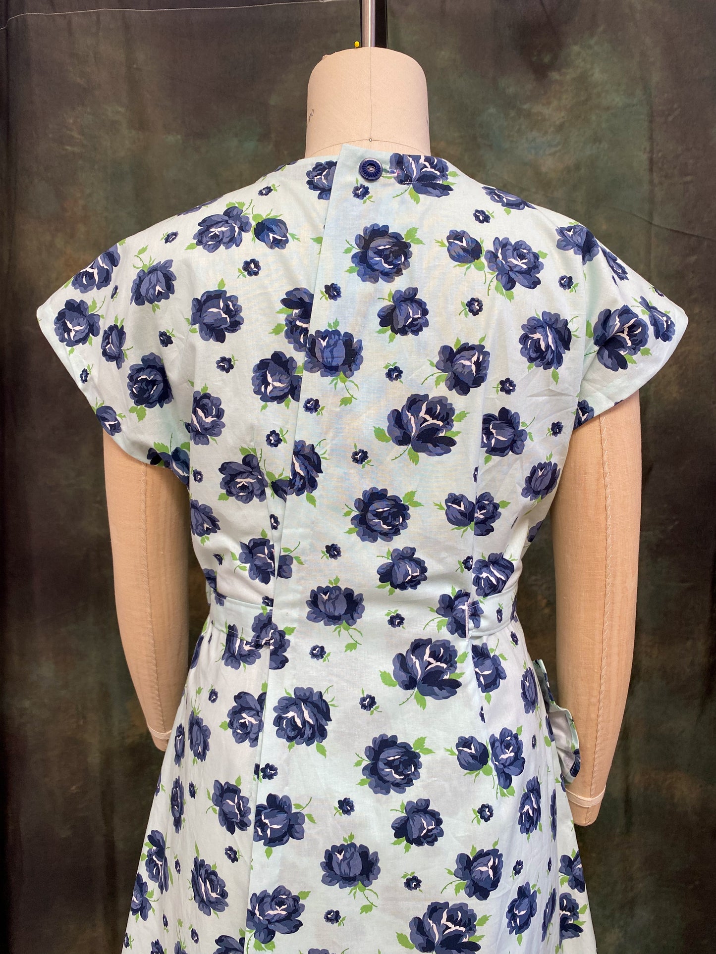 PRINTED PATTERN- Late 1940s Wrap Around House Dress with Pocket- Size 30"-42" Bust